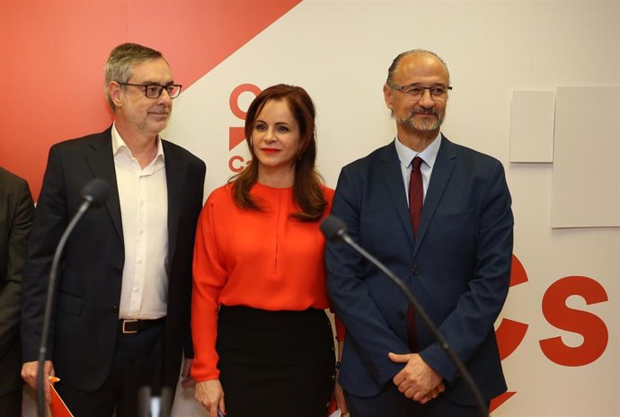 La expresidenta de las Cortes de Castilla y León, Silvia Clemente, presenta su c