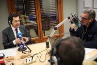 Moreno abre la puerta a la vía del decreto para renovar la RTVA si no hay consenso