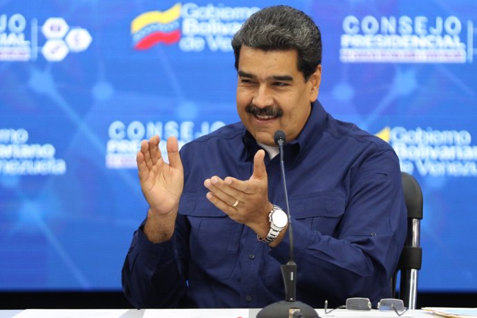 Maduro meets ministers related to science and technology