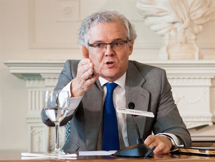 El presidente de la CNMV, Sebastián Albella, en un curso de la APIE