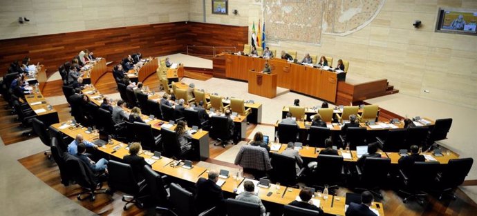 Imagen de archivo de un pleno en la Asamblea de Extremadura