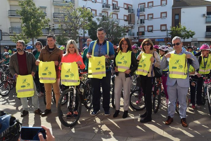 [Grupohuelva] Nota Y Foto Junta (Ruta Ciclosterol San Juan Del Puerto)