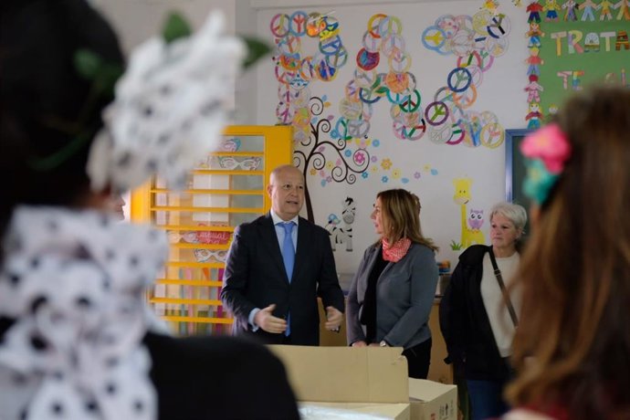 Javier Imbroda visita un colegio de Málaga educación y deporte (Archivo)