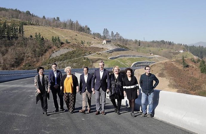 Visita de la Diputación de Gipuzkoa a las obras de Deskarga