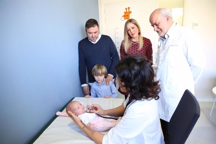 Operan al bebé "más pequeño del mundo" por una taquicardia incesante