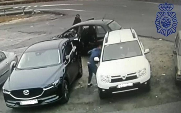 Detienen a una banda que forzaba vehículos aparcados en restaurantes a las afuer