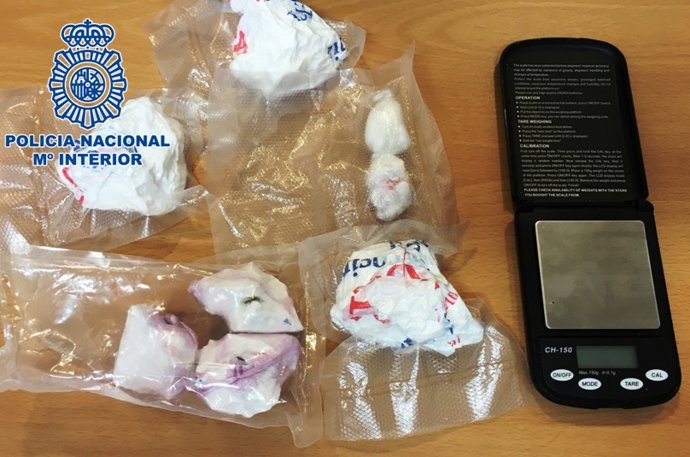 Cocaína y balanza incautadas por la Policía