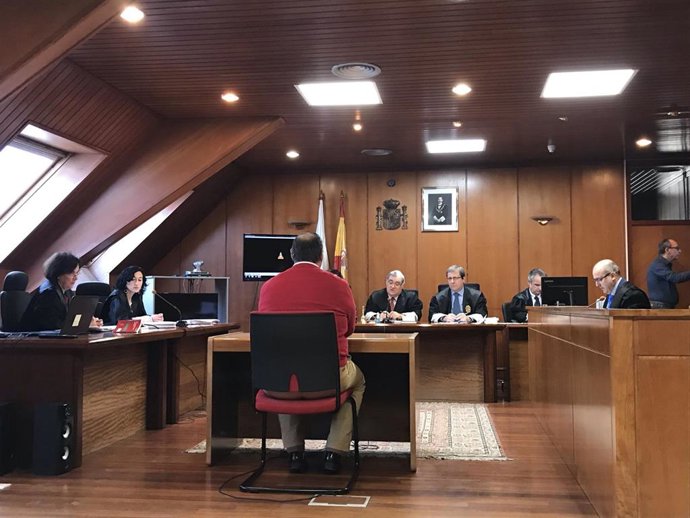 Acusado de abusar de la hija menor de su pareja lo niega