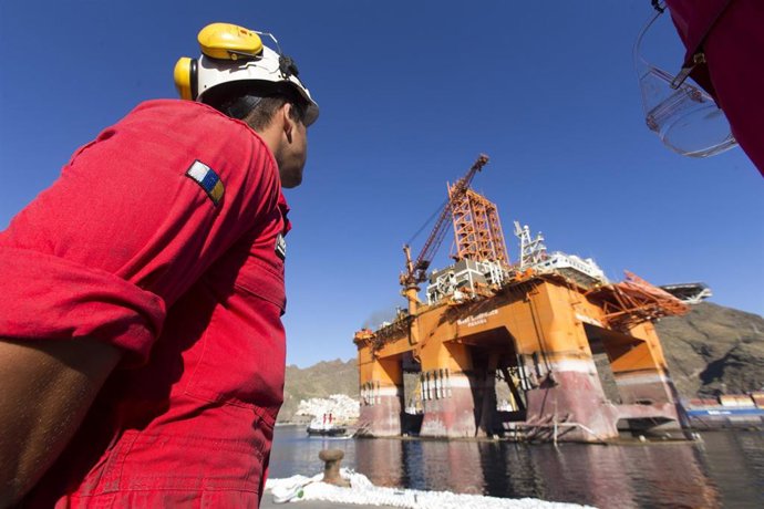 Plataforma petrolífera en el puerto de Santa Cruz de Tenerife