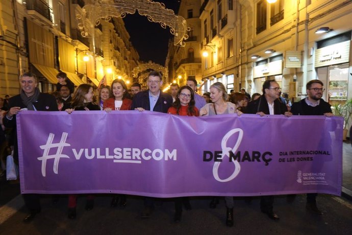 Puig i Oltra en la manifestació del8 