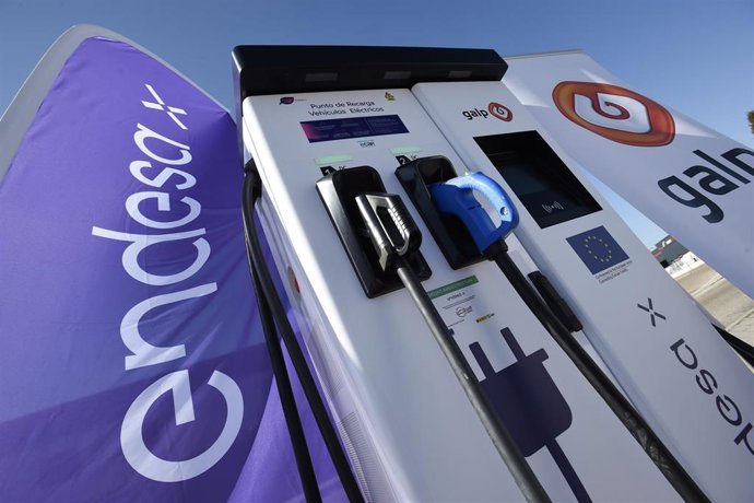 Endesa Inaugura El Primer Punto De Carga Rápida De Los Cinco Que Instalará En Ga