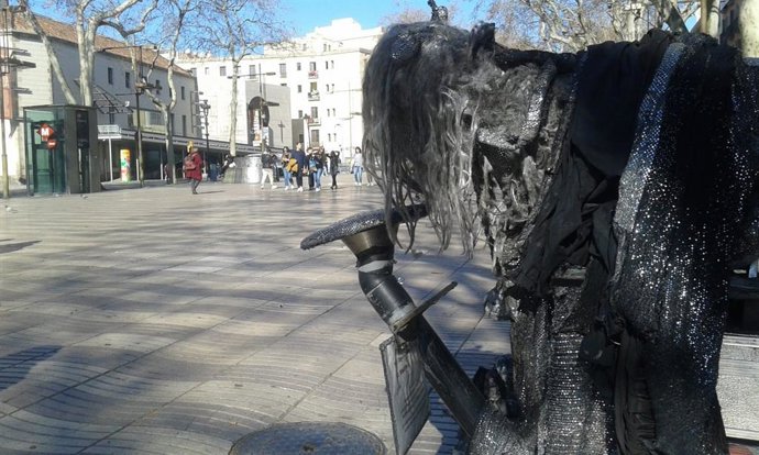 Material de la estatua humana del Quijote en La Rambla de Barcelona