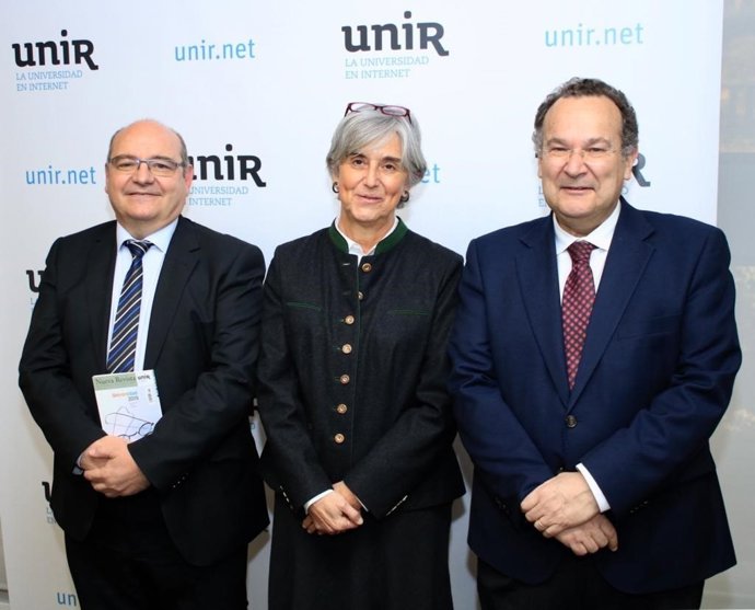 La figura del profesor y el reto de la tecnología en la enseñanza, claves para l