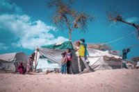 Yemen necesita un alto el fuego y el fin del flujo de armas, no solo dinero, reclaman las ONG