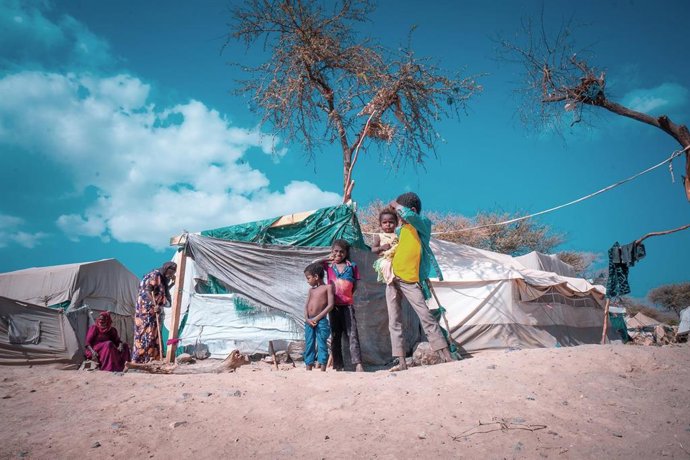 Niños desplazados por la guerra en Yemen