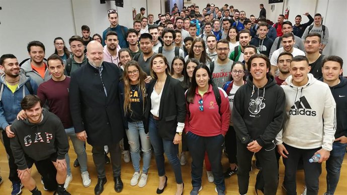 Gisela Pulido, diez veces campeona del mundo de kitesurf, en la UCAM