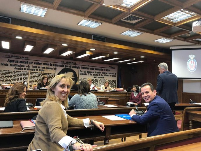 Los senadores del PP por Baleares, Catalina Soler y Toni Fuster