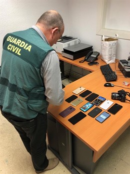 Desarticulada un banda a la que se le atribuyen robos en tiendas de móviles de l
