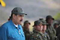 Venezuela deporta al equipo de la cadena Univision detenido durante una entrevista a Maduro