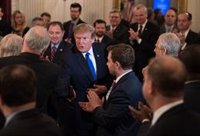 Trump dice que Cohen está mintiendo para cumplir menos años de cárcel y que fue uno de sus "muchos abogados"