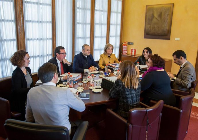  Reunión de la Mesa del Parlamento , en una foto de archivo