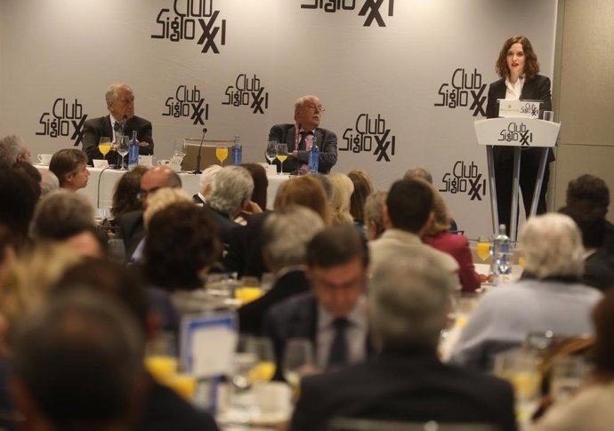 La portavoz del PP de Madrid, Isabel Díaz Ayuso, en un desayuno informativo