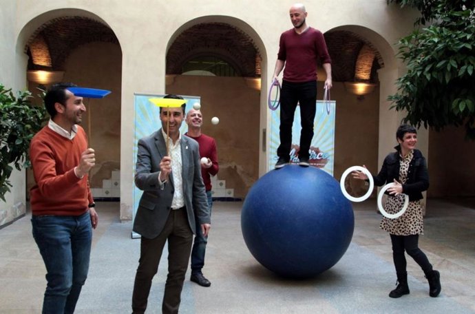 Presentación del Festival Itinerante BAdeCirco