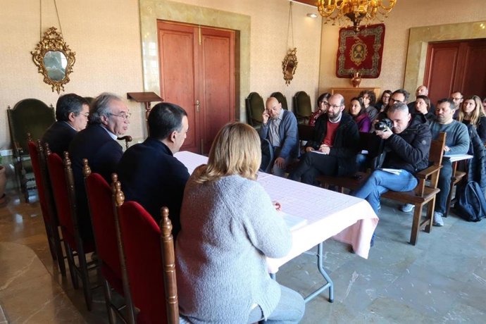 Representantes de Educación y del Ayuntamiento de Sóller