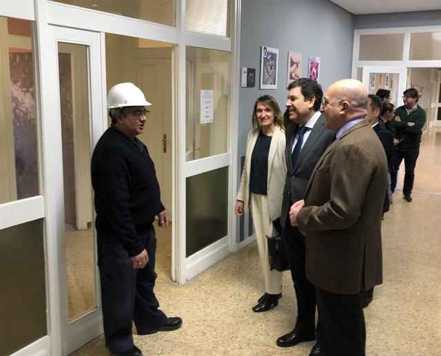 Carriedo y Carnero visitan los talleres mixtos del 'Doctor Villacián'