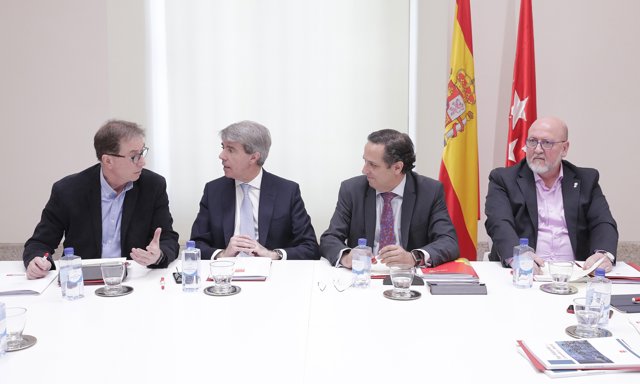 Comunidad, patronal y sindicatos acuerdan un plan industrial dotado con 585 mill