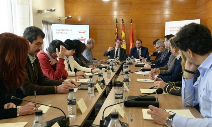 El alcalde de Murcia, José Ballesta, acompañado del concejal de Modernización de
