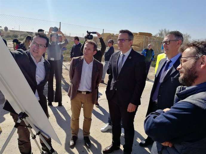Mario Urrea junto a Diego Conesa en la visita a las obras