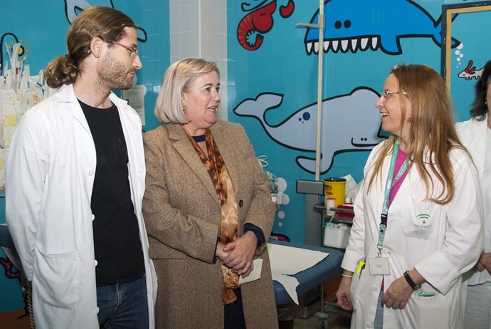 [Grupohuelva] Nota Y Foto Junta (Delegada De Salud Visita Centro Sanitario)