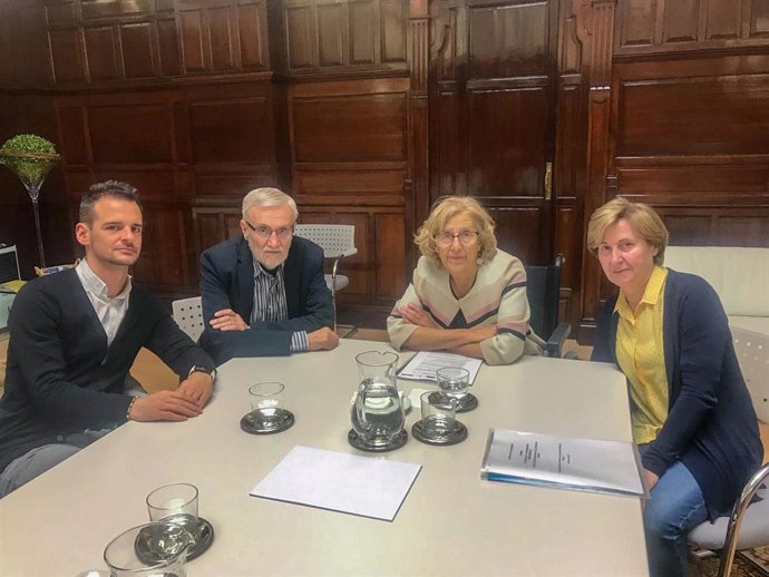 La alcaldesa de Madrid, Manuela Carmena, se reúne con la Asociación en Defensa d