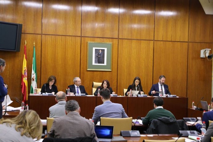 Reunión de la comisión parlamentaria de Economía, Conocimiento, Empresas y Unive
