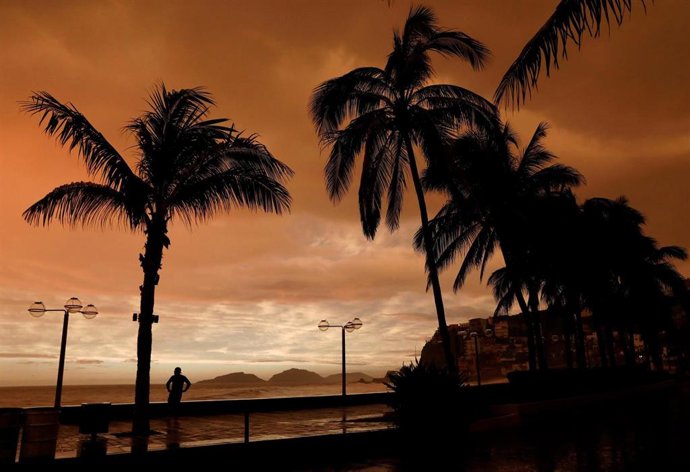 Paseo marítimo de Mazatlan, en México, mientras el huracán 'Willa' se acerca