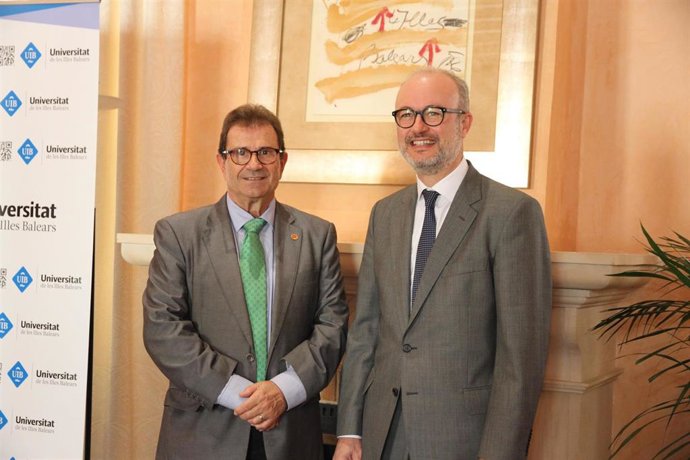 Rector de la UIB, Lloren Huguet, y director general de Endesa en Baleares, Mart