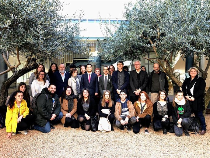El equip de la UAB, estudiantes y comitiva de Corea del Sur
