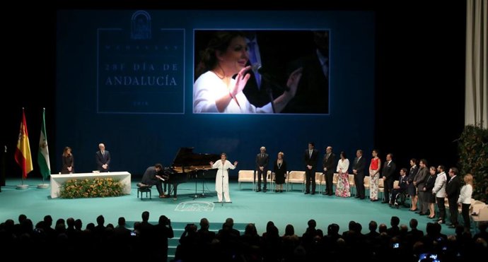 El Parlamento y el Teatro de la Maestranza acogen  los actos institucionales por