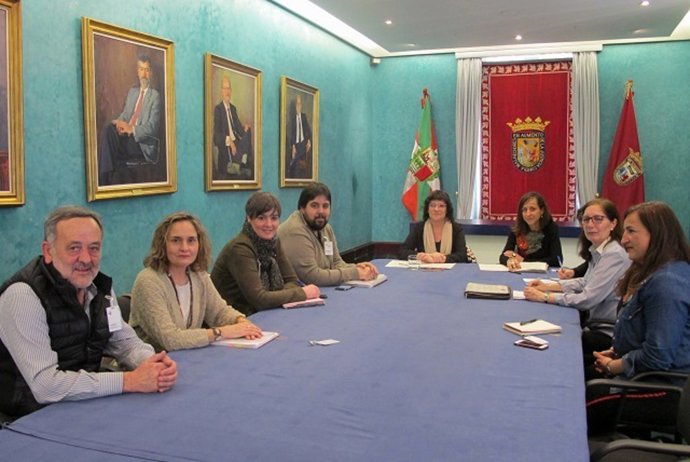 La Comisión del Taxi de Álava analiza el futuro modelo de transporte comarcal 