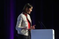 El Gobierno defiende su "compromiso total" con el sector de automoción