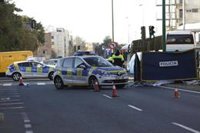 En observación de Urgencias del Macarena la mujer herida en el accidente mortal en Doctor Fedriani en Sevilla