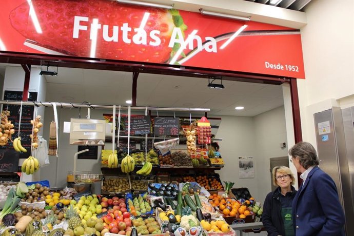 Higueras visita el mercado municipal de Bami tras su rehabilitación