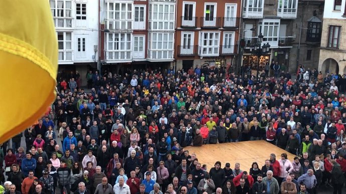 Reinosa se vuelca con la plantilla de Sidenor en su manifestación ante la venta 