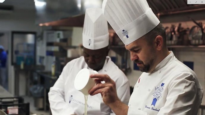 Clase del director técnico de Le Cordon Bleu Madrid al equipo de ElMandela
