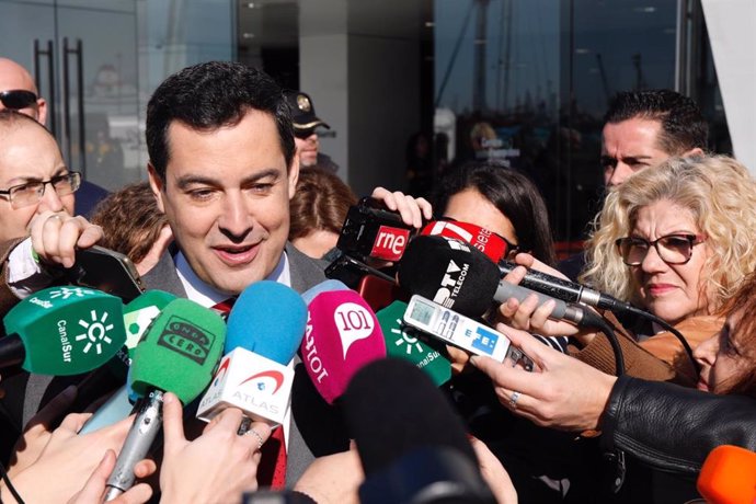 El presidente de la Junta de andalucía y del PP andaluz atiende a medios de comu