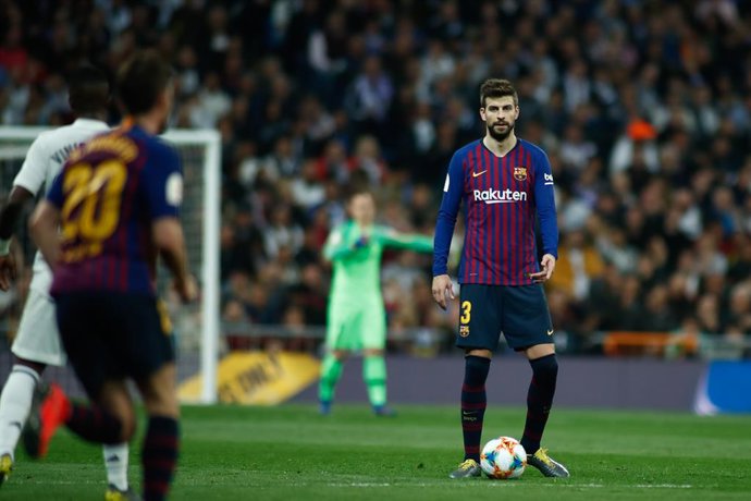 Gerard Piqué durant el partit contra el Reial Madrid