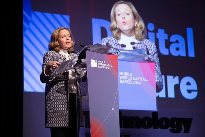 La ministra de Economía Nadia Calviño atiende a los medios en el II Digital Futu