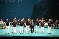 El nuevo Gobierno andaluz arranca la entrega de las Medallas del 28-F al ritmo de una comparsa del Carnaval de Cádiz