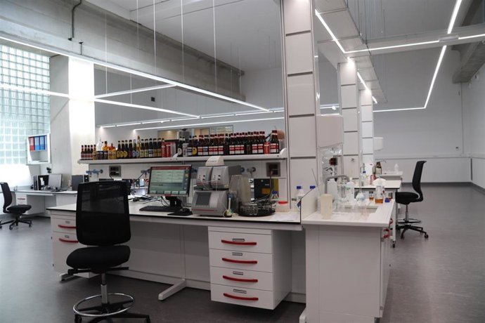 La nueva fábrica de Ambar en La Cartuja permitirá elaborar 240 millones de litro